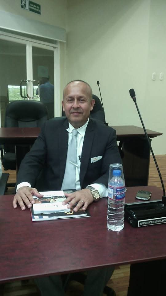 Ab. Olger Mendoza en audiencia legal